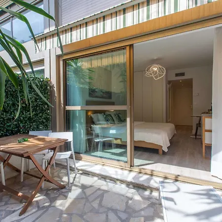 Centre Promenade Golden Square Terrace 1 Min Walk To The Ac 아파트 *