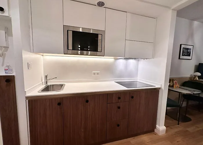 Centre Promenade Golden Square Terrace 1 Min Walk To The Ac