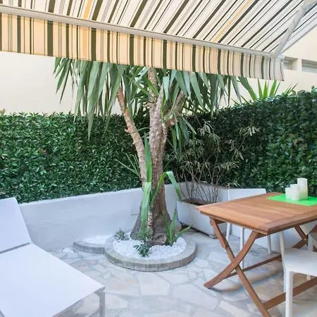 Centre Promenade With Terrace Next To The Sea In The Pedestrian Area Apartment