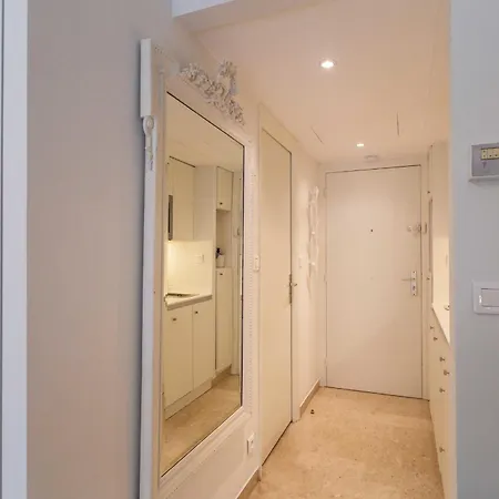 Centre Promenade Golden Square Terrace 1 Min Walk To The Ac Апартаменты *