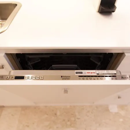 Апартаменты Centre Promenade Golden Square Terrace 1 Min Walk To The Ac