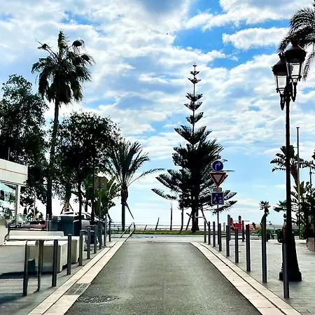 Centre Promenade Golden Square Terrace 1 Min Walk To The Ac Апартаменты