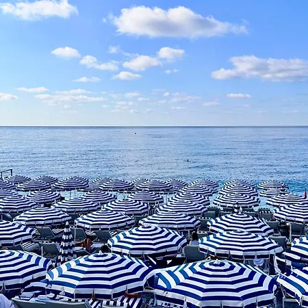 Centre Promenade Golden Square Terrace 1 Min Walk To The Ac Апартаменты *