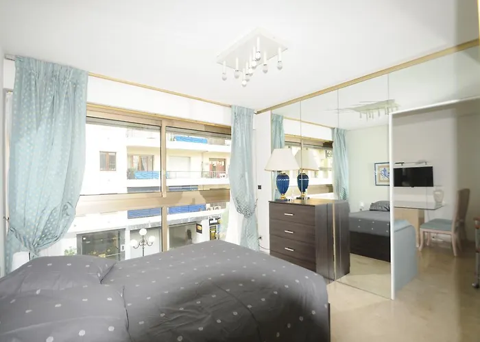 Centre Promenade Golden Square Terrace 1 Min Walk To The Beach Ac Apartment Nice
