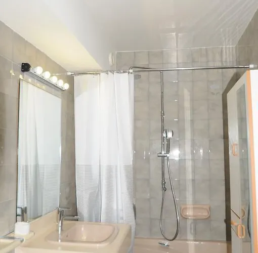 Centre Promenade Golden Square Terrace 1 Min Walk To The Ac Nicea