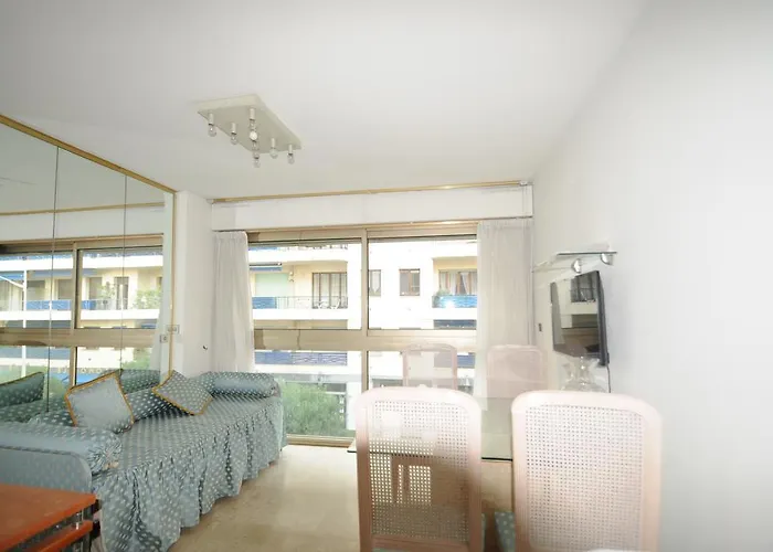 Apartment Centre Promenade Golden Square Terrace 1 Min Walk To The Beach Ac
