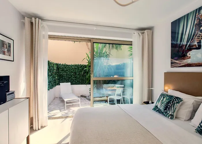 Apartment Centre Promenade Golden Square Terrace 1 Min Walk To The Beach Ac Nice