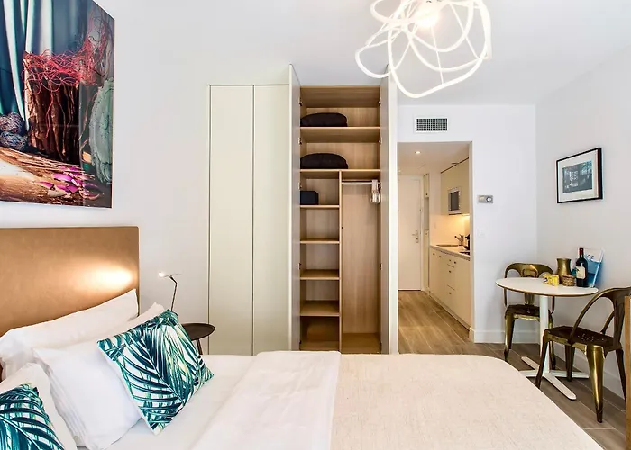 Centre Promenade Golden Square Terrace 1 Min Walk To The Beach Ac Apartment *