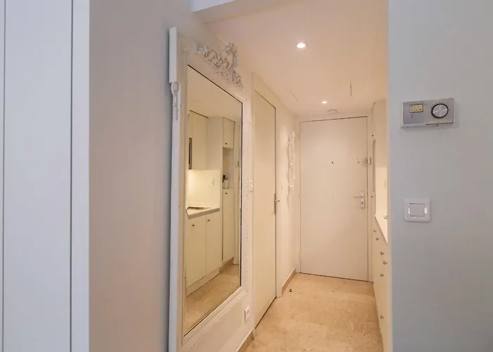 Centre Promenade Golden Square Terrace 1 Min Walk To The Beach Ac Apartment *