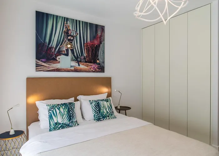 Apartment Centre Promenade Golden Square Terrace 1 Min Walk To The Beach Ac