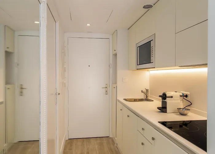 Centre Promenade Golden Square Terrace 1 Min Walk To The Beach Ac Apartment
